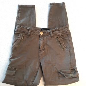 Olive skinny jeans with zippers and side pockets
